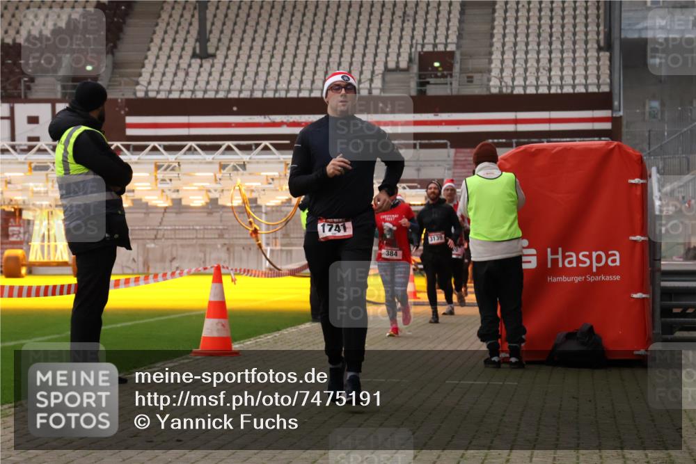 08.12.2024 - St. Pauli X-Mass-Run No. 14 Yannick Fuchs http://msf.ph/oto/7475191 08.12.2024 09:56:58 Ziel 364, 384, 420, 755, 763, 904, 1741, 1754, 1982, 2956, 3022, 3139 meine-sportfotos.de