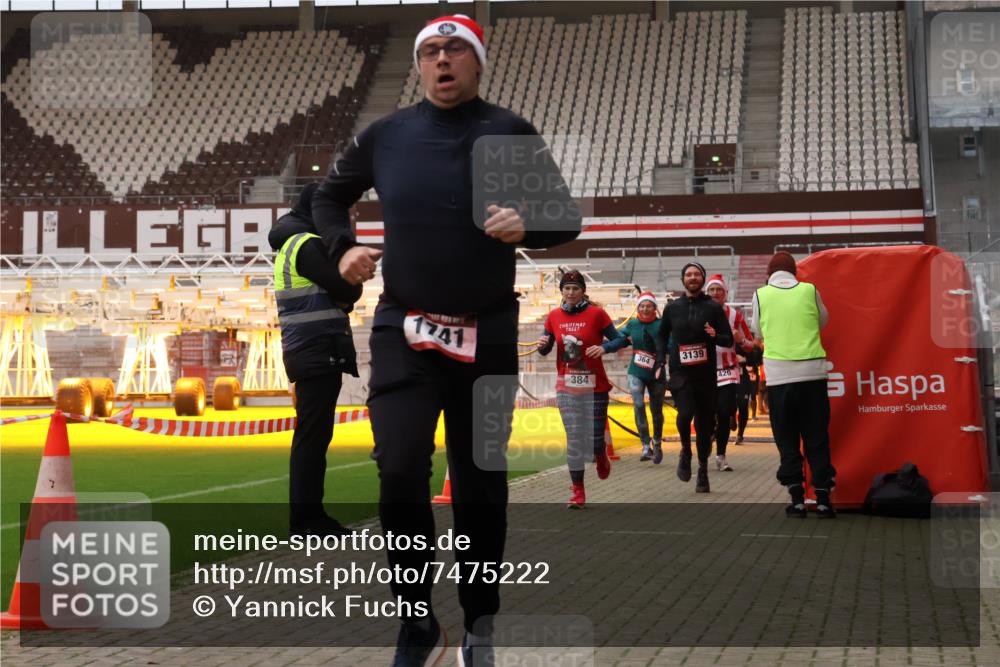 08.12.2024 - St. Pauli X-Mass-Run No. 14 Yannick Fuchs http://msf.ph/oto/7475222 08.12.2024 09:57:00 Ziel 364, 384, 420, 755, 763, 904, 1291, 1741, 1754, 1982, 2267, 2956, 3022, 3139 meine-sportfotos.de
