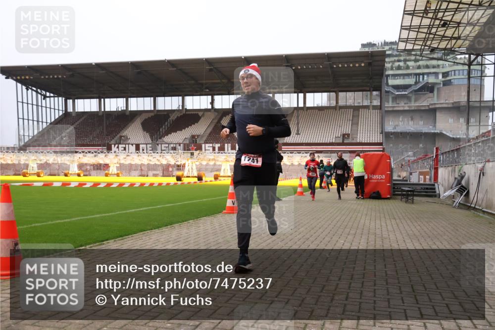 08.12.2024 - St. Pauli X-Mass-Run No. 14 Yannick Fuchs http://msf.ph/oto/7475237 08.12.2024 09:57:01 Ziel 364, 384, 420, 755, 763, 904, 1291, 1741, 1754, 1982, 2267, 2956, 3022, 3139 meine-sportfotos.de