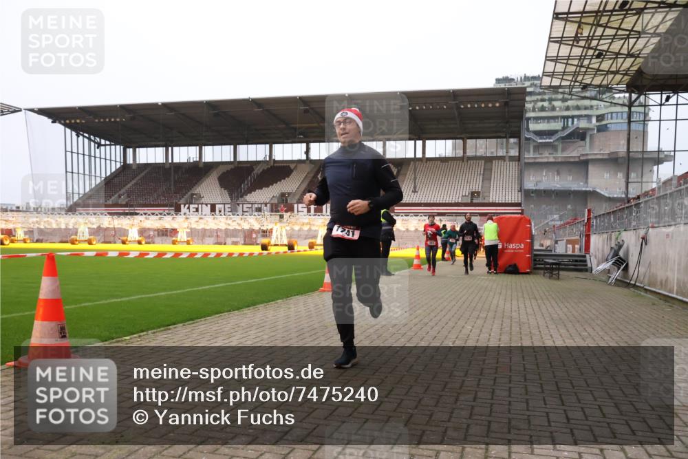 08.12.2024 - St. Pauli X-Mass-Run No. 14 Yannick Fuchs http://msf.ph/oto/7475240 08.12.2024 09:57:01 Ziel 364, 384, 420, 755, 763, 904, 1291, 1741, 1754, 1982, 2267, 2956, 3022, 3139 meine-sportfotos.de