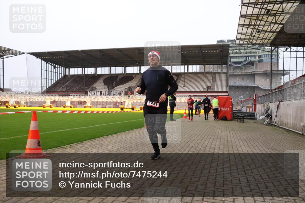 08.12.2024 - St. Pauli X-Mass-Run No. 14 Yannick Fuchs http://msf.ph/oto/7475244 08.12.2024 09:57:01 Ziel 364, 384, 420, 755, 763, 904, 1291, 1741, 1754, 1982, 2267, 2956, 3022, 3139 meine-sportfotos.de