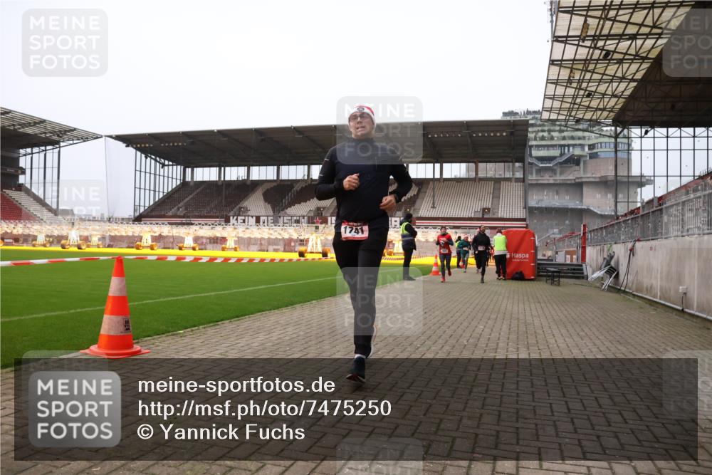 08.12.2024 - St. Pauli X-Mass-Run No. 14 Yannick Fuchs http://msf.ph/oto/7475250 08.12.2024 09:57:01 Ziel 364, 384, 420, 755, 763, 904, 1291, 1741, 1754, 1982, 2267, 2956, 3022, 3139 meine-sportfotos.de
