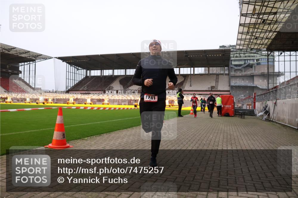 08.12.2024 - St. Pauli X-Mass-Run No. 14 Yannick Fuchs http://msf.ph/oto/7475257 08.12.2024 09:57:01 Ziel 364, 384, 420, 755, 763, 904, 1291, 1741, 1754, 1982, 2267, 2956, 3022, 3139 meine-sportfotos.de