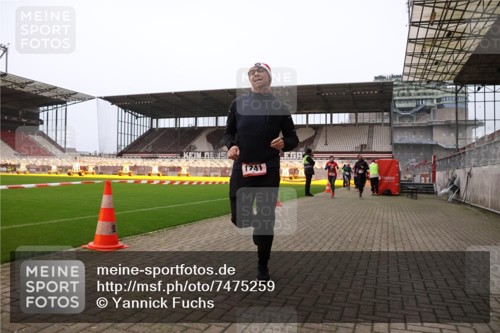 08.12.2024 - St. Pauli X-Mass-Run No. 14 Yannick Fuchs http://msf.ph/oto/7475259 08.12.2024 09:57:02 Ziel 364, 384, 420, 755, 763, 904, 1291, 1741, 1754, 1982, 2267, 2956, 3022, 3139 meine-sportfotos.de