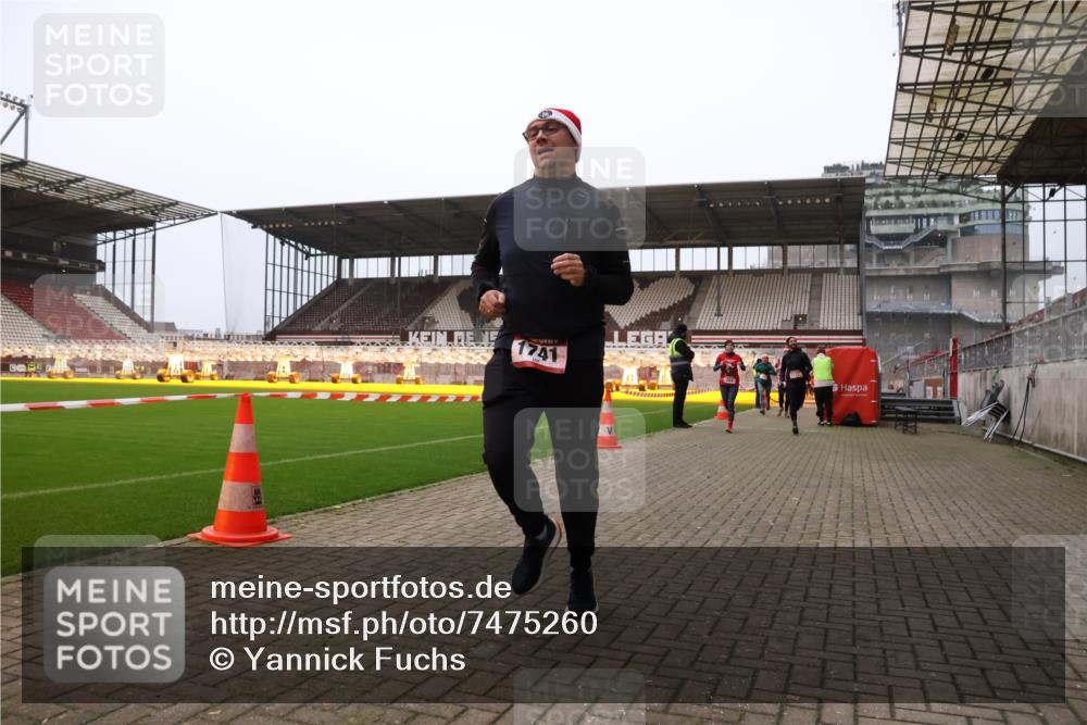 08.12.2024 - St. Pauli X-Mass-Run No. 14 Yannick Fuchs http://msf.ph/oto/7475260 08.12.2024 09:57:02 Ziel 364, 384, 420, 755, 763, 904, 1291, 1741, 1754, 1982, 2267, 2956, 3022, 3139 meine-sportfotos.de