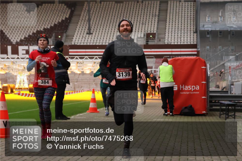 08.12.2024 - St. Pauli X-Mass-Run No. 14 Yannick Fuchs http://msf.ph/oto/7475268 08.12.2024 09:57:03 Ziel 364, 384, 420, 755, 763, 904, 1291, 1741, 1754, 1982, 2267, 2956, 3022, 3139 meine-sportfotos.de