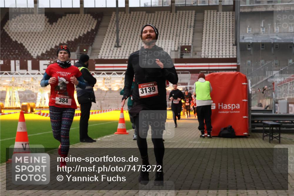 08.12.2024 - St. Pauli X-Mass-Run No. 14 Yannick Fuchs http://msf.ph/oto/7475272 08.12.2024 09:57:03 Ziel 364, 384, 420, 755, 763, 904, 1291, 1741, 1754, 1982, 2267, 2956, 3022, 3139 meine-sportfotos.de