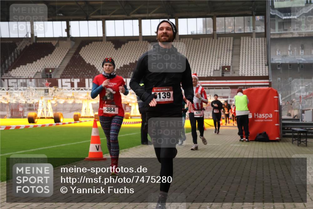 08.12.2024 - St. Pauli X-Mass-Run No. 14 Yannick Fuchs http://msf.ph/oto/7475280 08.12.2024 09:57:04 Ziel 364, 384, 420, 755, 763, 904, 1291, 1741, 1982, 2267, 3022, 3139 meine-sportfotos.de