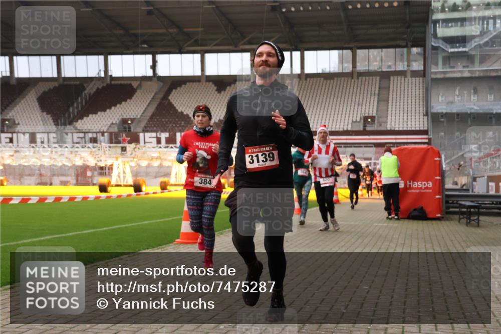 08.12.2024 - St. Pauli X-Mass-Run No. 14 Yannick Fuchs http://msf.ph/oto/7475287 08.12.2024 09:57:04 Ziel 364, 384, 420, 755, 763, 904, 1291, 1741, 1982, 2267, 3022, 3139 meine-sportfotos.de