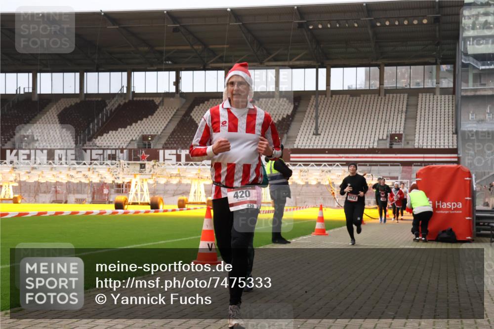 08.12.2024 - St. Pauli X-Mass-Run No. 14 Yannick Fuchs http://msf.ph/oto/7475333 08.12.2024 09:57:06 Ziel 364, 384, 420, 755, 763, 904, 1291, 1741, 1982, 2267, 3022, 3139, 3162 meine-sportfotos.de