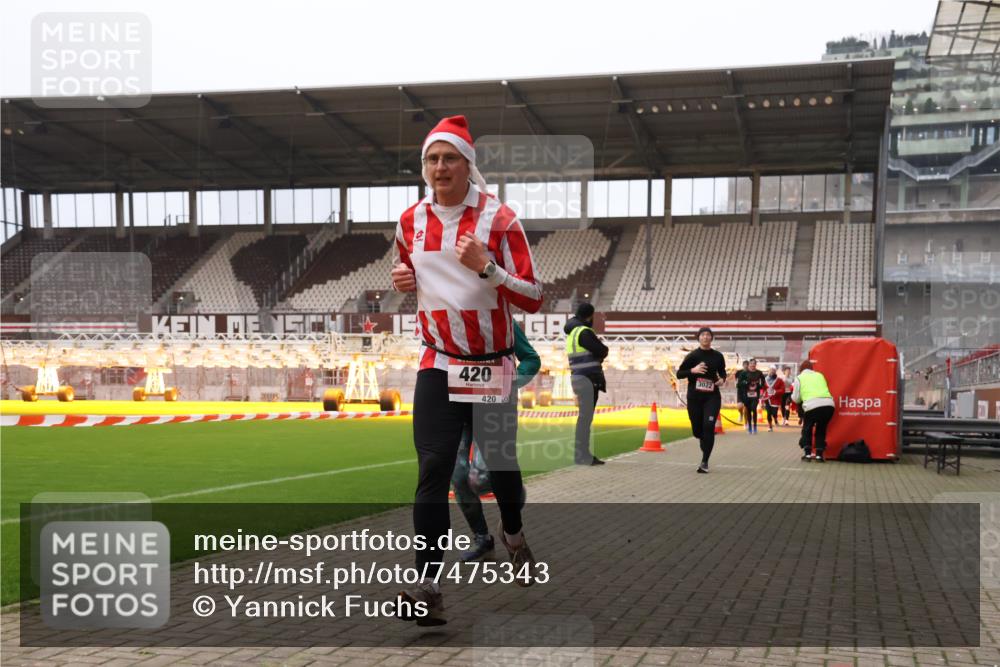 08.12.2024 - St. Pauli X-Mass-Run No. 14 Yannick Fuchs http://msf.ph/oto/7475343 08.12.2024 09:57:07 Ziel 364, 384, 420, 755, 763, 904, 1291, 1741, 1982, 2267, 3022, 3139, 3162 meine-sportfotos.de
