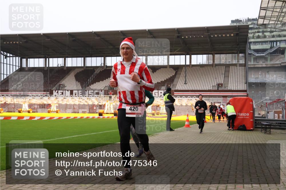08.12.2024 - St. Pauli X-Mass-Run No. 14 Yannick Fuchs http://msf.ph/oto/7475346 08.12.2024 09:57:07 Ziel 364, 384, 420, 755, 763, 904, 1291, 1741, 1982, 2267, 3022, 3139, 3162 meine-sportfotos.de