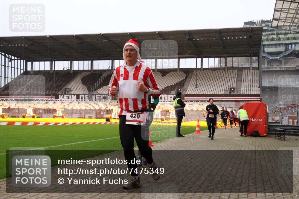 08.12.2024 - St. Pauli X-Mass-Run No. 14 Yannick Fuchs http://msf.ph/oto/7475349 08.12.2024 09:57:07 Ziel 364, 384, 420, 755, 763, 904, 1291, 1741, 1982, 2267, 3022, 3139, 3162 meine-sportfotos.de