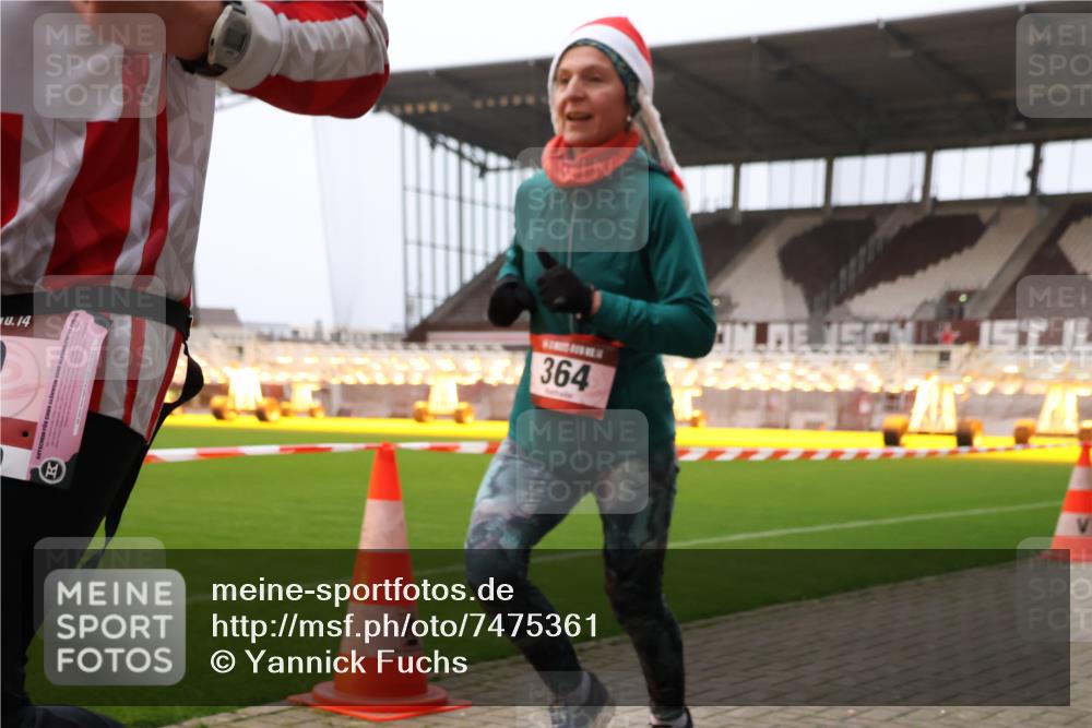 08.12.2024 - St. Pauli X-Mass-Run No. 14 Yannick Fuchs http://msf.ph/oto/7475361 08.12.2024 09:57:08 Ziel 364, 384, 420, 755, 763, 904, 1291, 1741, 1982, 2267, 3022, 3139, 3162 meine-sportfotos.de