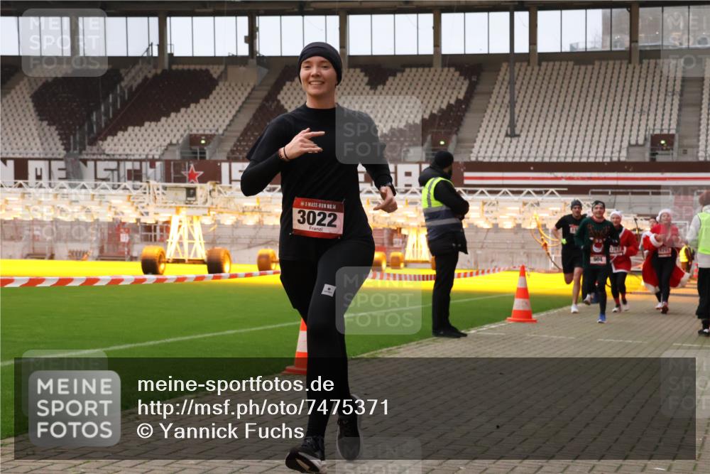 08.12.2024 - St. Pauli X-Mass-Run No. 14 Yannick Fuchs http://msf.ph/oto/7475371 08.12.2024 09:57:09 Ziel 364, 384, 420, 755, 763, 904, 1291, 1982, 2267, 3022, 3139, 3162 meine-sportfotos.de