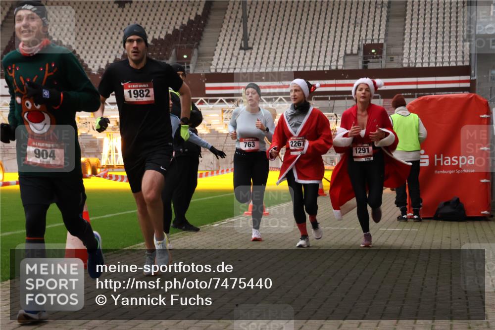 08.12.2024 - St. Pauli X-Mass-Run No. 14 Yannick Fuchs http://msf.ph/oto/7475440 08.12.2024 09:57:13 Ziel 364, 384, 420, 755, 763, 904, 1291, 1982, 2267, 3022, 3162 meine-sportfotos.de