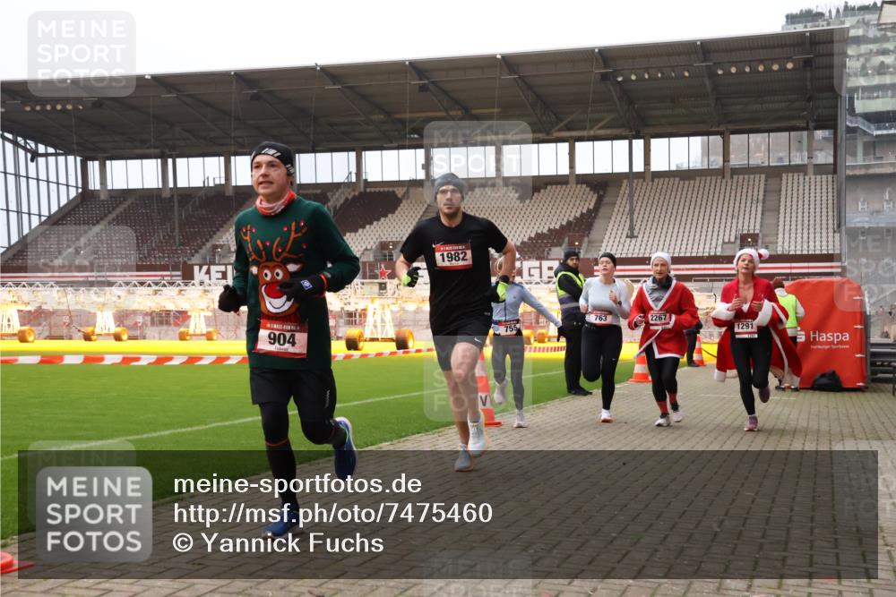 08.12.2024 - St. Pauli X-Mass-Run No. 14 Yannick Fuchs http://msf.ph/oto/7475460 08.12.2024 09:57:14 Ziel 364, 420, 755, 763, 904, 1291, 1982, 2267, 3022, 3162 meine-sportfotos.de