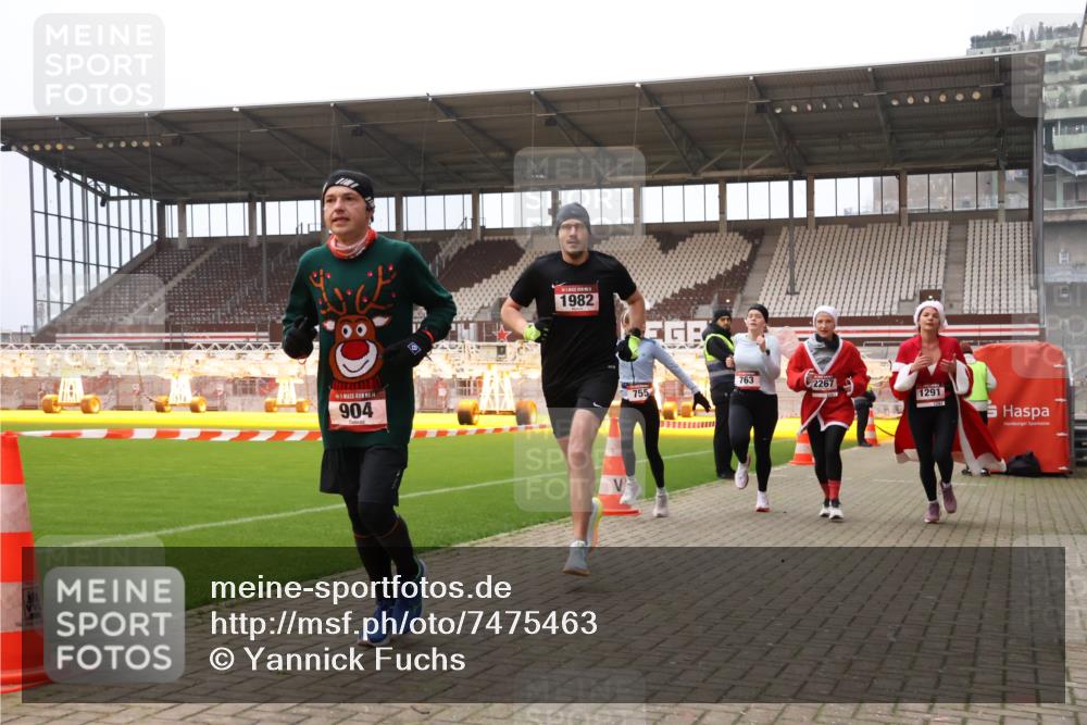 08.12.2024 - St. Pauli X-Mass-Run No. 14 Yannick Fuchs http://msf.ph/oto/7475463 08.12.2024 09:57:14 Ziel 364, 420, 755, 763, 904, 1291, 1982, 2267, 3022, 3162 meine-sportfotos.de