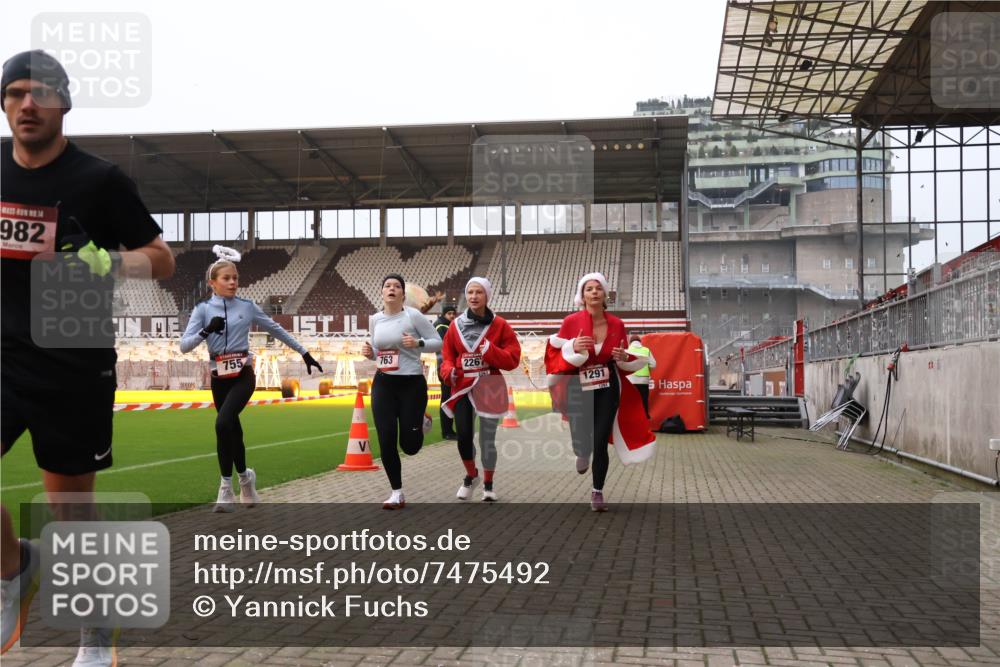 08.12.2024 - St. Pauli X-Mass-Run No. 14 Yannick Fuchs http://msf.ph/oto/7475492 08.12.2024 09:57:15 Ziel 755, 763, 904, 1291, 1982, 2267, 3022, 3162 meine-sportfotos.de