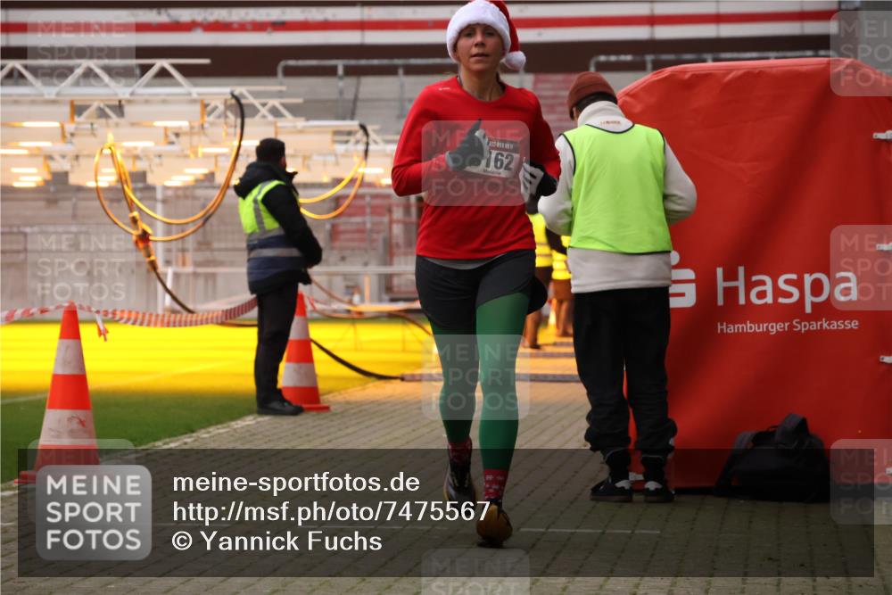 08.12.2024 - St. Pauli X-Mass-Run No. 14 Yannick Fuchs http://msf.ph/oto/7475567 08.12.2024 09:57:20 Ziel 755, 763, 904, 1291, 1982, 2267, 3162 meine-sportfotos.de