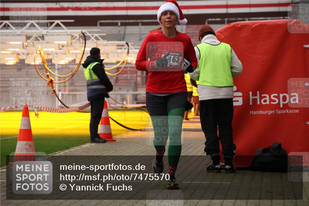 08.12.2024 - St. Pauli X-Mass-Run No. 14 Yannick Fuchs http://msf.ph/oto/7475570 08.12.2024 09:57:20 Ziel 755, 763, 904, 1291, 1982, 2267, 3162 meine-sportfotos.de
