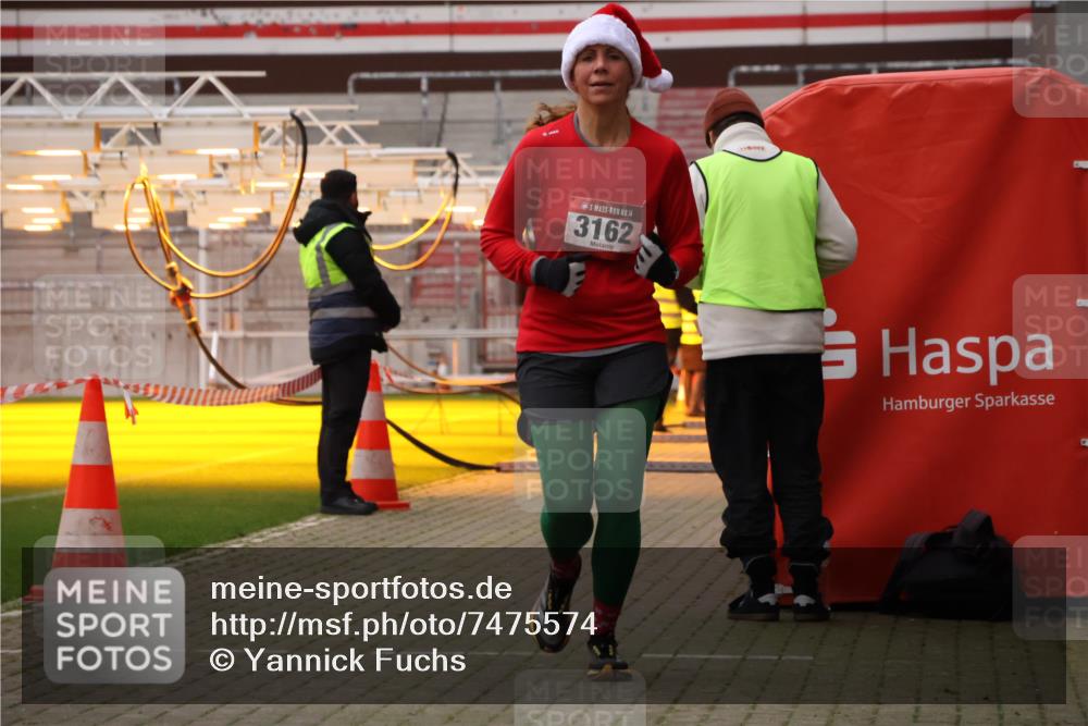 08.12.2024 - St. Pauli X-Mass-Run No. 14 Yannick Fuchs http://msf.ph/oto/7475574 08.12.2024 09:57:20 Ziel 755, 763, 904, 1291, 1982, 2267, 3162 meine-sportfotos.de