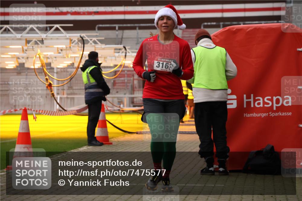 08.12.2024 - St. Pauli X-Mass-Run No. 14 Yannick Fuchs http://msf.ph/oto/7475577 08.12.2024 09:57:20 Ziel 755, 763, 904, 1291, 1982, 2267, 3162 meine-sportfotos.de
