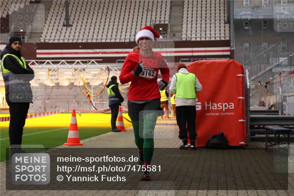 08.12.2024 - St. Pauli X-Mass-Run No. 14 Yannick Fuchs http://msf.ph/oto/7475581 08.12.2024 09:57:21 Ziel 755, 763, 904, 1291, 1982, 2267, 3162 meine-sportfotos.de