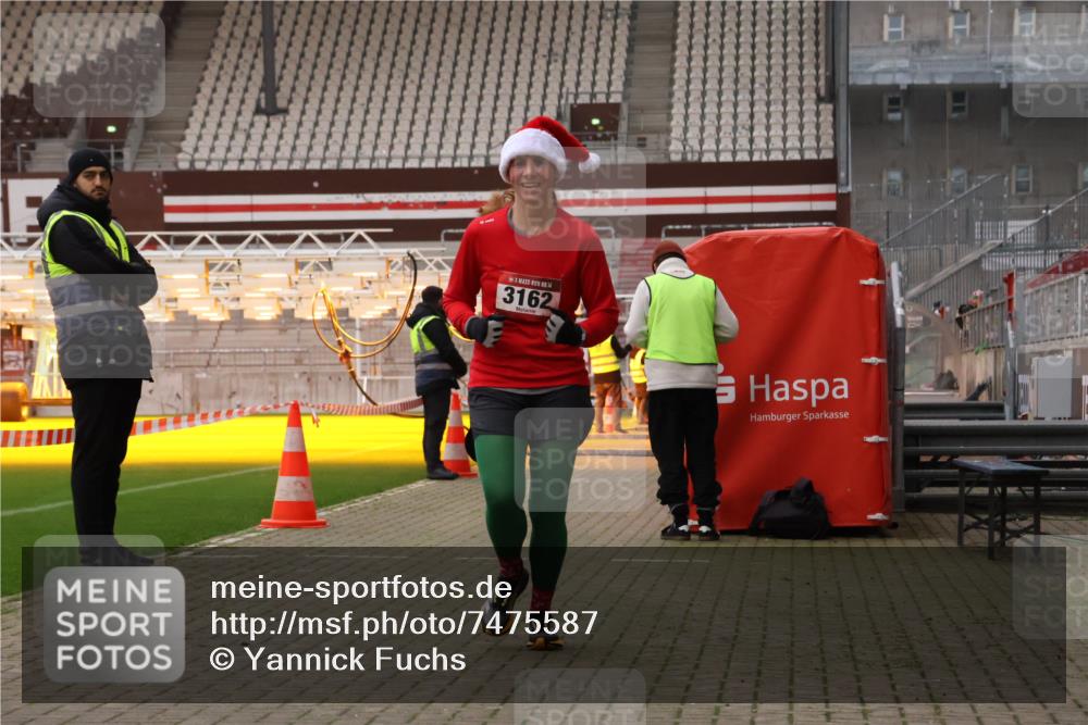 08.12.2024 - St. Pauli X-Mass-Run No. 14 Yannick Fuchs http://msf.ph/oto/7475587 08.12.2024 09:57:21 Ziel 755, 763, 904, 1291, 1982, 2267, 3162 meine-sportfotos.de