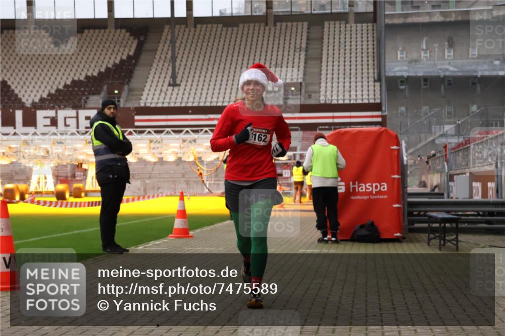 08.12.2024 - St. Pauli X-Mass-Run No. 14 Yannick Fuchs http://msf.ph/oto/7475589 08.12.2024 09:57:22 Ziel 904, 1291, 2267, 3162, 3258 meine-sportfotos.de