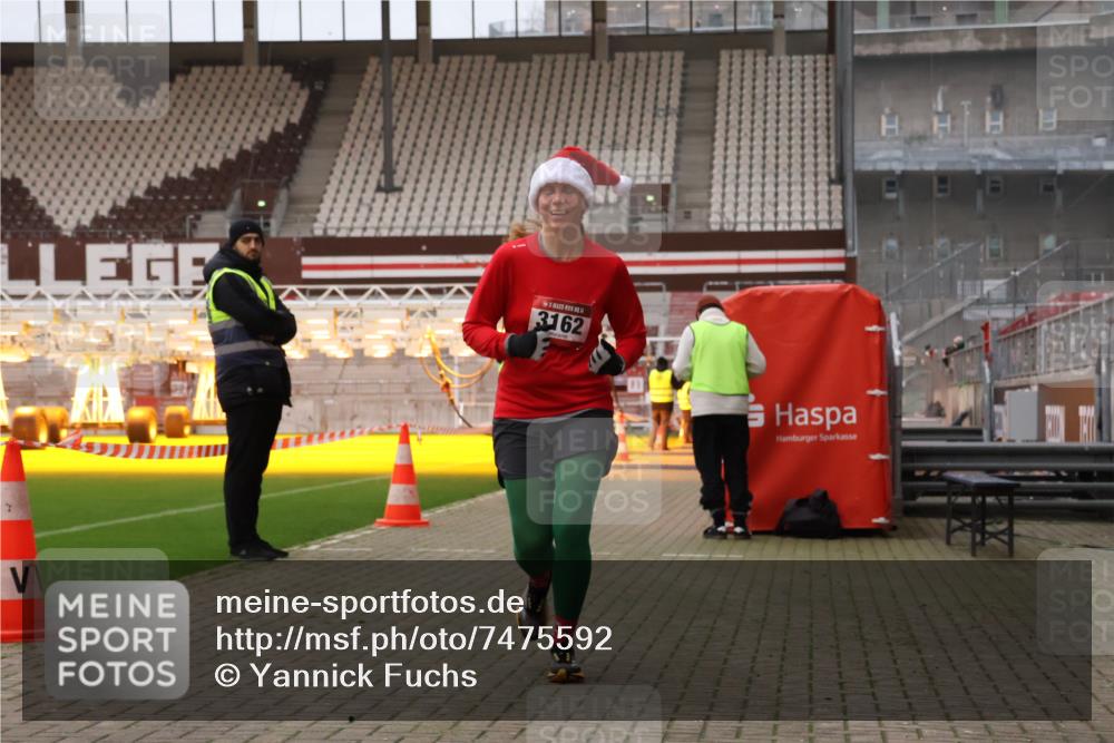 08.12.2024 - St. Pauli X-Mass-Run No. 14 Yannick Fuchs http://msf.ph/oto/7475592 08.12.2024 09:57:22 Ziel 904, 1291, 2267, 3162, 3258 meine-sportfotos.de