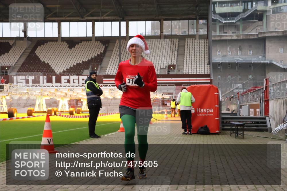 08.12.2024 - St. Pauli X-Mass-Run No. 14 Yannick Fuchs http://msf.ph/oto/7475605 08.12.2024 09:57:23 Ziel 1291, 2267, 3162, 3258 meine-sportfotos.de