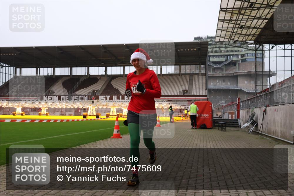 08.12.2024 - St. Pauli X-Mass-Run No. 14 Yannick Fuchs http://msf.ph/oto/7475609 08.12.2024 09:57:24 Ziel 1291, 2267, 3162, 3258 meine-sportfotos.de
