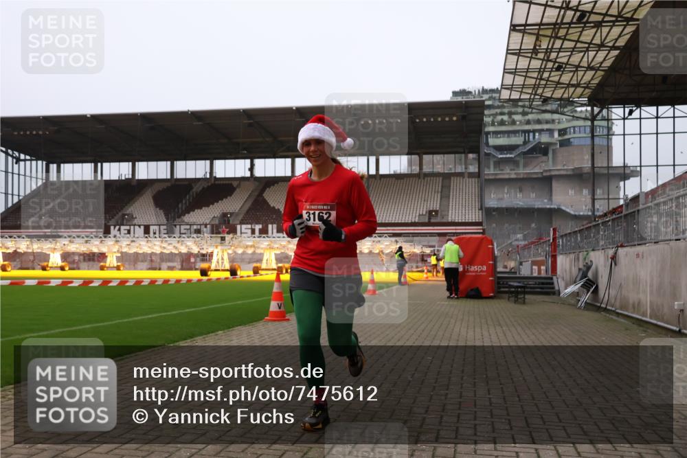 08.12.2024 - St. Pauli X-Mass-Run No. 14 Yannick Fuchs http://msf.ph/oto/7475612 08.12.2024 09:57:24 Ziel 1291, 2267, 3162, 3258 meine-sportfotos.de