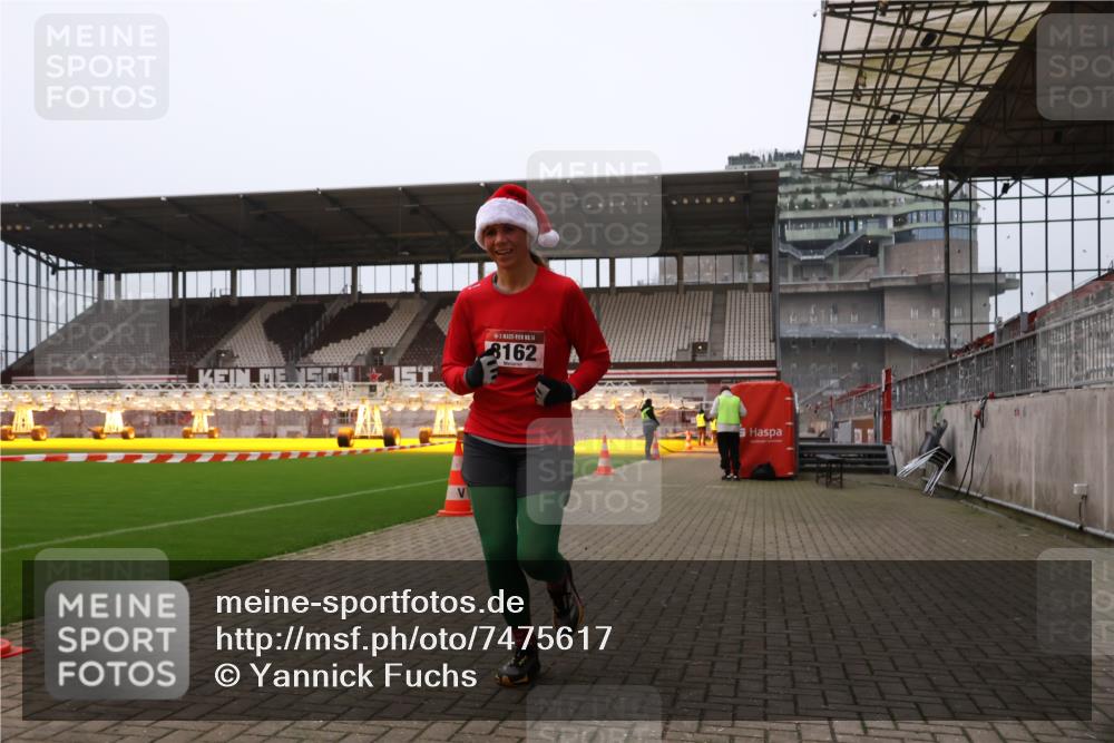 08.12.2024 - St. Pauli X-Mass-Run No. 14 Yannick Fuchs http://msf.ph/oto/7475617 08.12.2024 09:57:24 Ziel 1291, 2267, 3162, 3258 meine-sportfotos.de