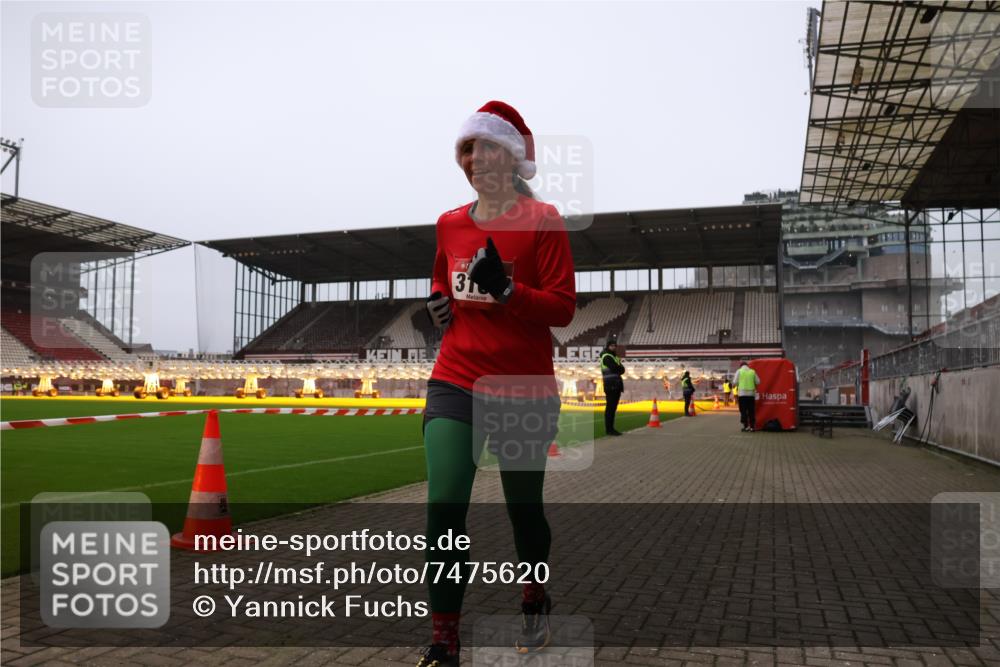 08.12.2024 - St. Pauli X-Mass-Run No. 14 Yannick Fuchs http://msf.ph/oto/7475620 08.12.2024 09:57:24 Ziel 1291, 2267, 3162, 3258 meine-sportfotos.de