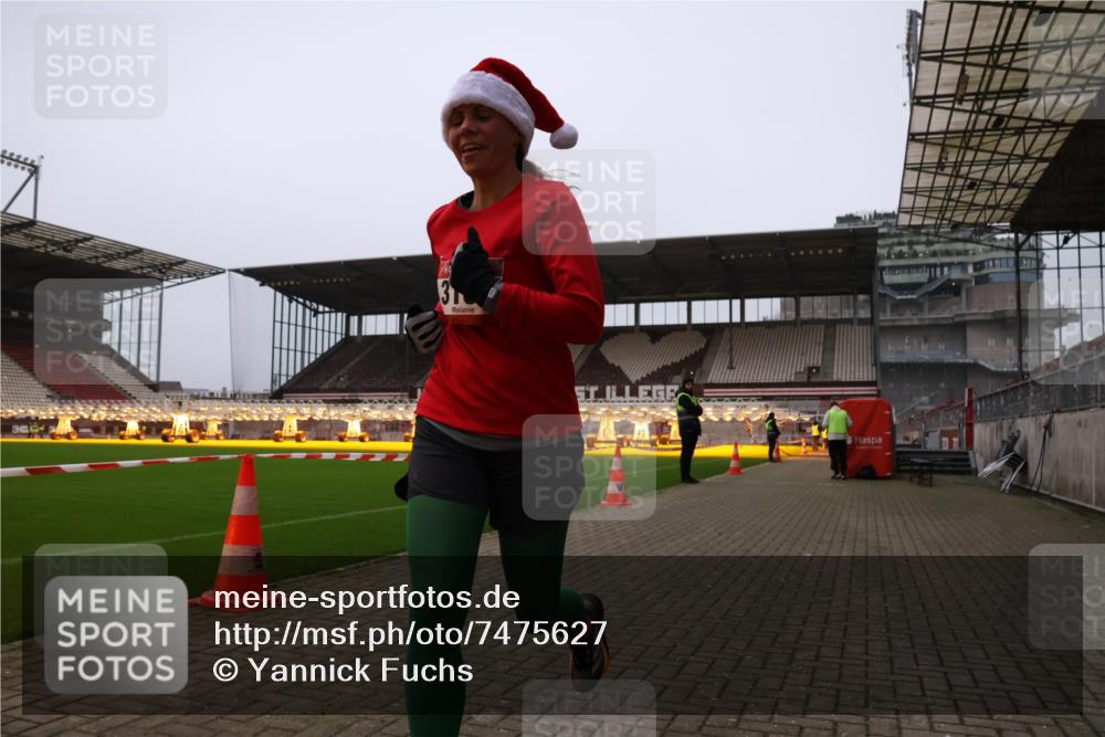 08.12.2024 - St. Pauli X-Mass-Run No. 14 Yannick Fuchs http://msf.ph/oto/7475627 08.12.2024 09:57:25 Ziel 3162, 3258 meine-sportfotos.de