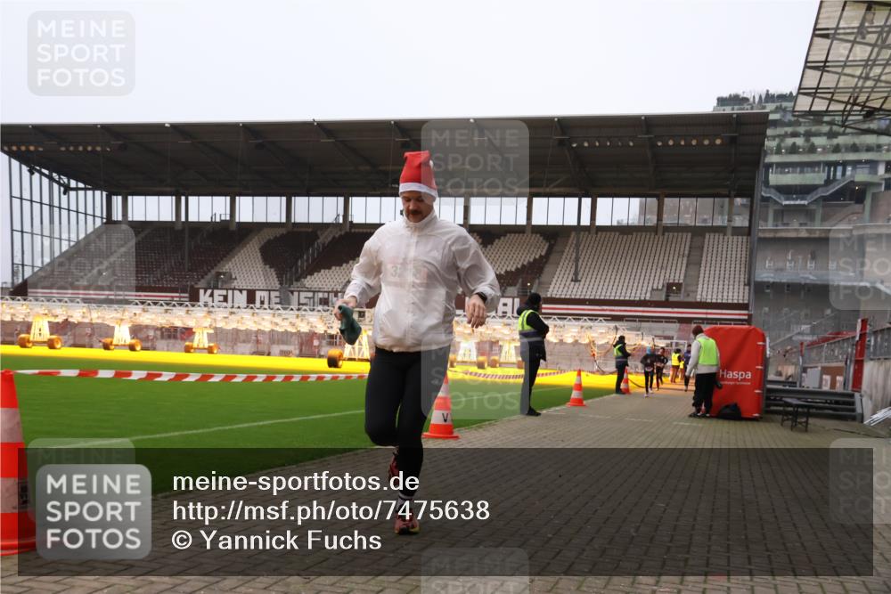 08.12.2024 - St. Pauli X-Mass-Run No. 14 Yannick Fuchs http://msf.ph/oto/7475638 08.12.2024 09:57:39 Ziel 391, 2840, 2842, 3258 meine-sportfotos.de