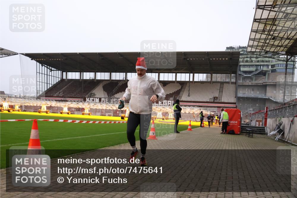 08.12.2024 - St. Pauli X-Mass-Run No. 14 Yannick Fuchs http://msf.ph/oto/7475641 08.12.2024 09:57:39 Ziel 391, 2840, 2842, 3258 meine-sportfotos.de