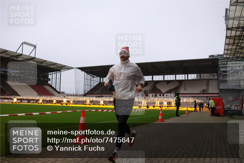 08.12.2024 - St. Pauli X-Mass-Run No. 14 Yannick Fuchs http://msf.ph/oto/7475647 08.12.2024 09:57:39 Ziel 391, 2840, 2842, 3258 meine-sportfotos.de