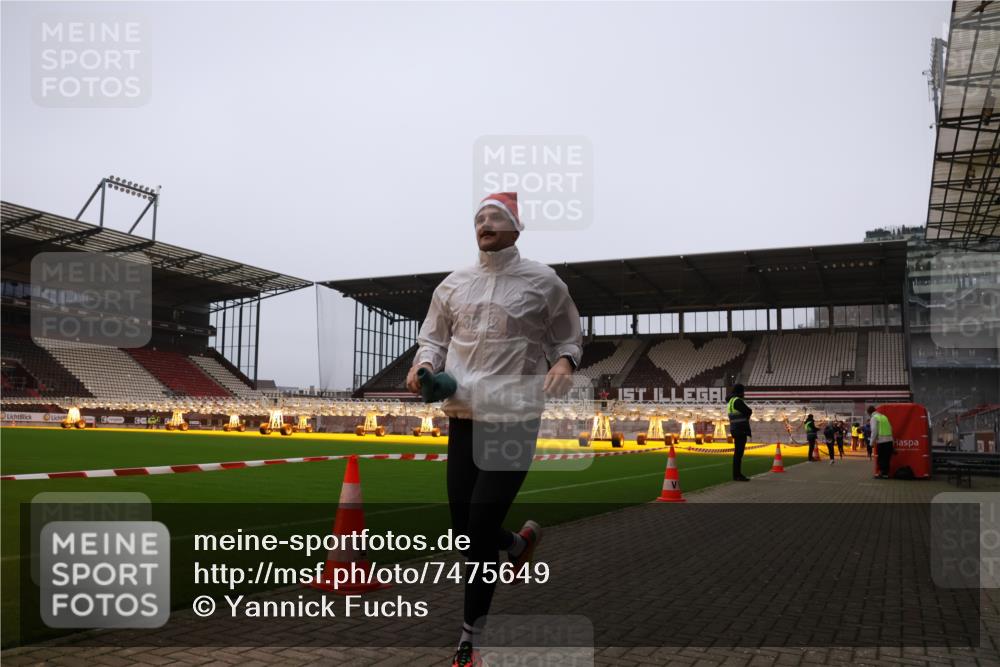 08.12.2024 - St. Pauli X-Mass-Run No. 14 Yannick Fuchs http://msf.ph/oto/7475649 08.12.2024 09:57:40 Ziel 391, 2840, 2842, 3258 meine-sportfotos.de
