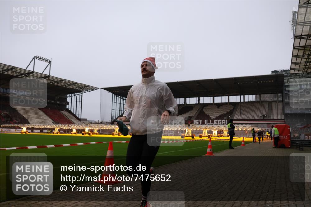 08.12.2024 - St. Pauli X-Mass-Run No. 14 Yannick Fuchs http://msf.ph/oto/7475652 08.12.2024 09:57:40 Ziel 391, 2840, 2842, 3258 meine-sportfotos.de