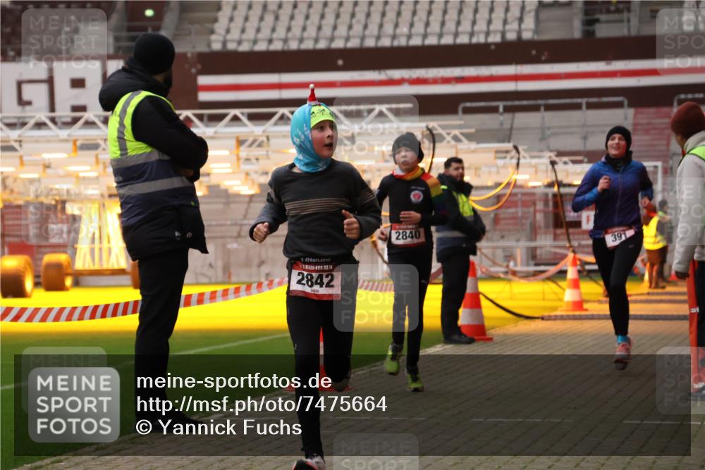 08.12.2024 - St. Pauli X-Mass-Run No. 14 Yannick Fuchs http://msf.ph/oto/7475664 08.12.2024 09:57:43 Ziel 391, 2840, 2842, 3258 meine-sportfotos.de