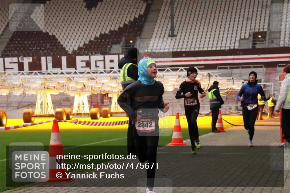 08.12.2024 - St. Pauli X-Mass-Run No. 14 Yannick Fuchs http://msf.ph/oto/7475671 08.12.2024 09:57:44 Ziel 391, 2840, 2842, 3258 meine-sportfotos.de