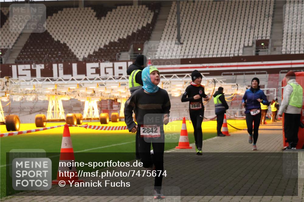 08.12.2024 - St. Pauli X-Mass-Run No. 14 Yannick Fuchs http://msf.ph/oto/7475674 08.12.2024 09:57:44 Ziel 391, 2840, 2842, 3258 meine-sportfotos.de