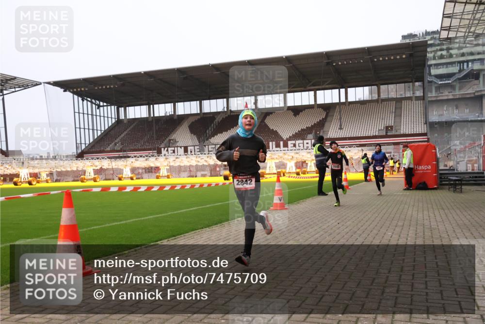 08.12.2024 - St. Pauli X-Mass-Run No. 14 Yannick Fuchs http://msf.ph/oto/7475709 08.12.2024 09:57:45 Ziel 391, 2840, 2842, 3258 meine-sportfotos.de