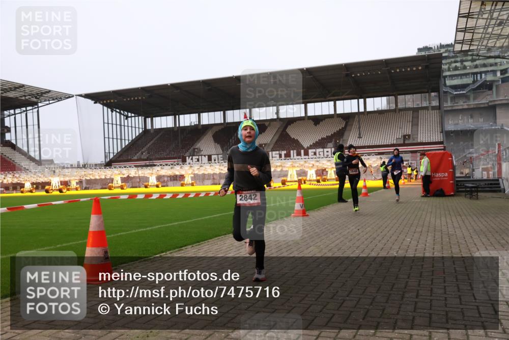 08.12.2024 - St. Pauli X-Mass-Run No. 14 Yannick Fuchs http://msf.ph/oto/7475716 08.12.2024 09:57:45 Ziel 391, 2840, 2842, 3258 meine-sportfotos.de