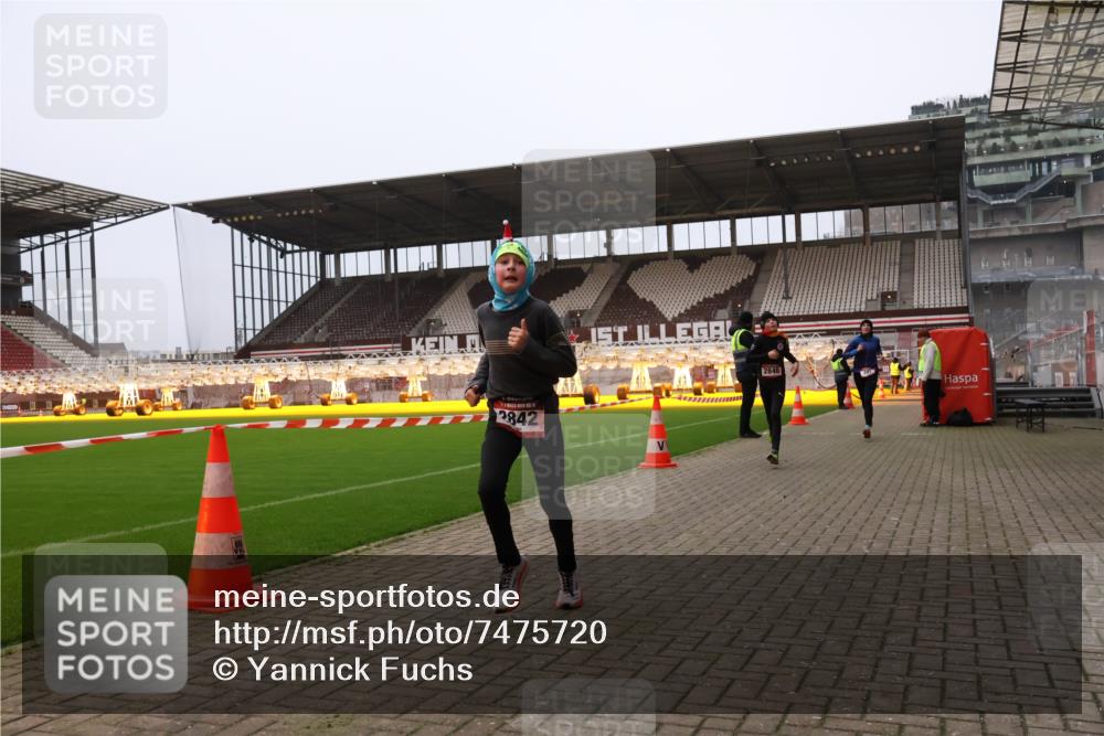 08.12.2024 - St. Pauli X-Mass-Run No. 14 Yannick Fuchs http://msf.ph/oto/7475720 08.12.2024 09:57:45 Ziel 391, 2840, 2842, 3258 meine-sportfotos.de