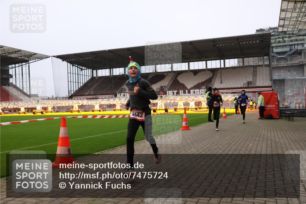 08.12.2024 - St. Pauli X-Mass-Run No. 14 Yannick Fuchs http://msf.ph/oto/7475724 08.12.2024 09:57:45 Ziel 391, 2840, 2842, 3258 meine-sportfotos.de