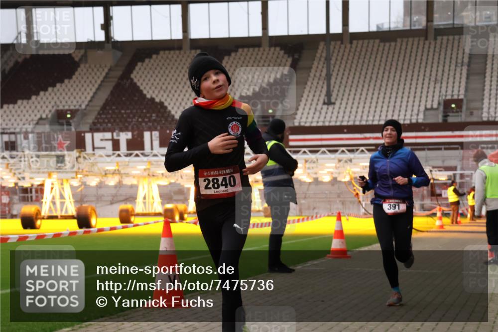 08.12.2024 - St. Pauli X-Mass-Run No. 14 Yannick Fuchs http://msf.ph/oto/7475736 08.12.2024 09:57:47 Ziel 391, 510, 2840, 2842, 3258 meine-sportfotos.de